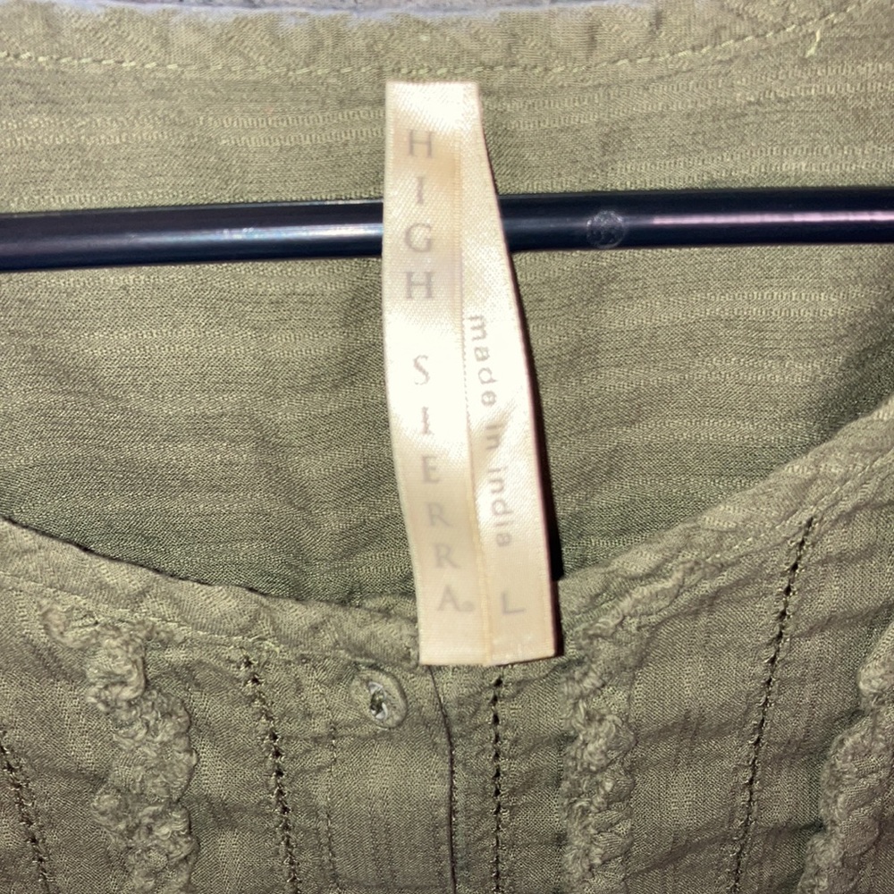 High Sierra button down top - Picture 3 of 4